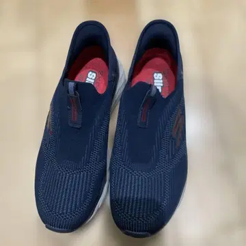 Skechers 네이비 슬립온 스니커즈