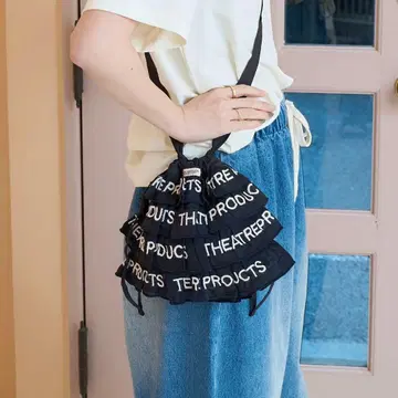 시어터 프로덕츠 프릴 티어드 숄더백