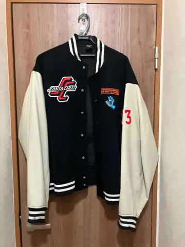 SANTA CRUZ 바시티 자켓 블랙/베이지