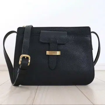 새상품급 마우로 고베르나 x 긴자 와코 가죽 사선 크로스백 사코슈