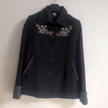 OPA 자수 장식 다크 그레이 자켓