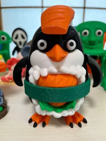 이탈리안 레인 로트 핑 구이 니 스시 Pinguini sushini