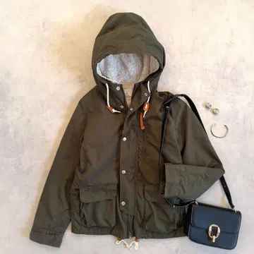 새상품급 정가 2만 뷰티앤유스 보아 라이너 마운틴 후드티 카키