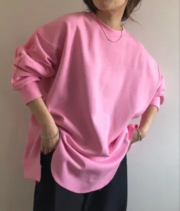 핑크 오버 사이즈 비대칭 디자인 맨투맨
