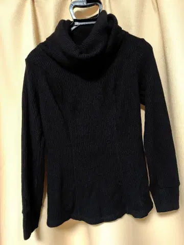 HEART CLOSET M 사이즈 오프 터틀 니트