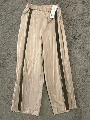 레린 새상품 택 포함 팬츠 사이드 라인 슬릿 베이지 카키