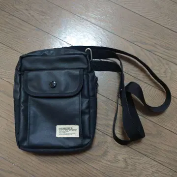 ALPHA INDUSTRIES 블랙 숄더백