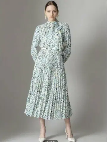 핑키앤다이안 브러쉬드 꽃무늬 플리츠 원피스