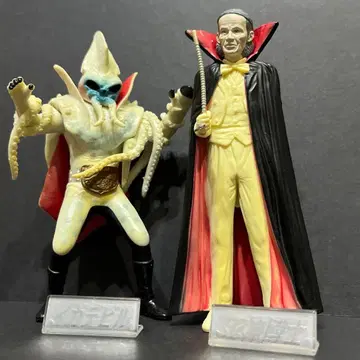 가면라이더에 등장하는 사신 박사 이카데빌 피규어 2체 세트