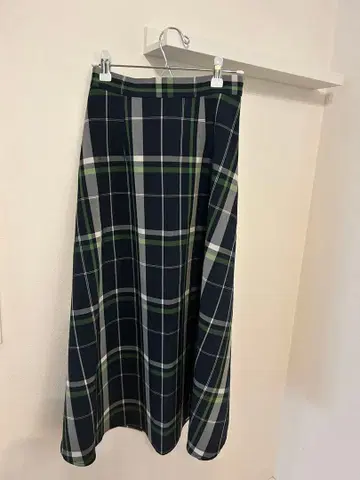 체크 무늬 플레어 롱 스커트