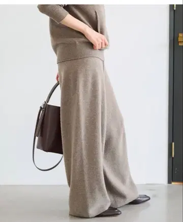 새상품급 Framework 압축 울 와이드 팬츠