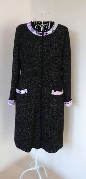 LEONARD 블랙 롱 코트 꽃무늬 소매 디자인