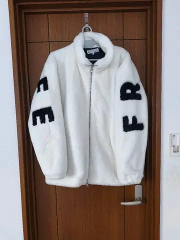 화이트 보아 플리스 자켓 FREEDEE