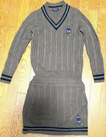 브라운 케이블 니트 V넥 스웨터와 스커트 세트