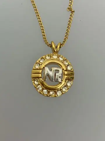니나리치 NR 로고 골드 목걸이
