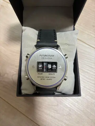 FUTURE FUNK 손목시계