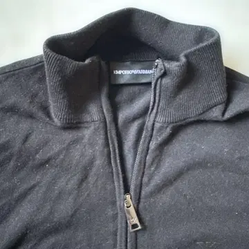 EMPORIO ARMANI 코튼 지퍼 니트 블랙