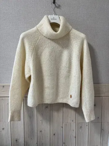 MORABITO 스팽글 장식 터틀 니트