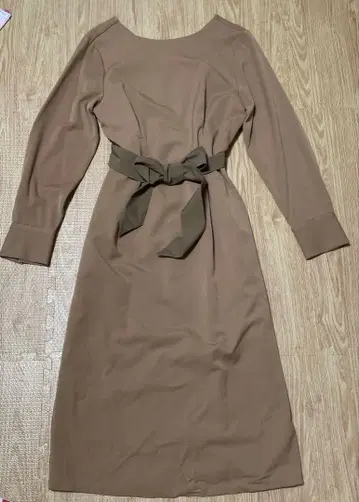 나노 유니버스 카멜 원피스 2회 착용 새상품급 사이즈 38