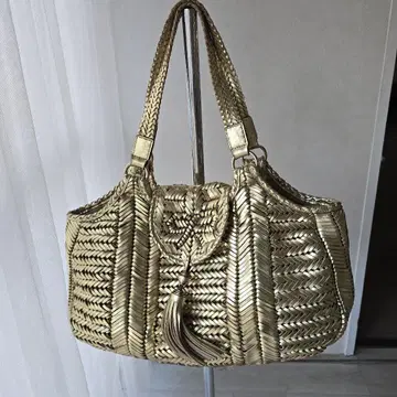 아냐 힌드마치 뜨개질 가죽 토트백 골드