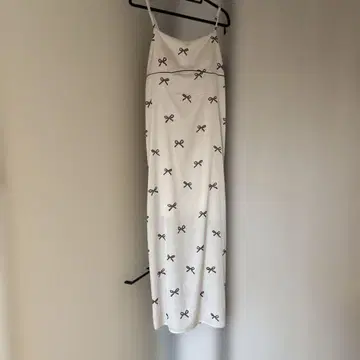 젤라또피케 리본 무늬 화이트 맥시 원피스