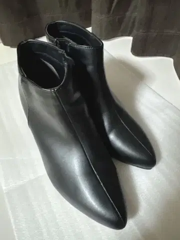 블랙 스틸레토 부티