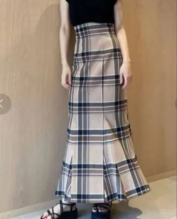 SNIDEL 스나이델 하이웨스트 타이트 헤므 플레어 체크 스커트