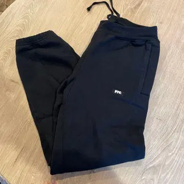 FTC 스웨트 팬츠