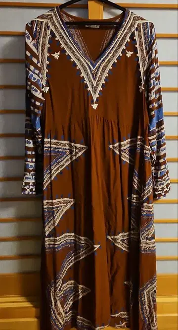 브라운 기하학 패턴 원피스와 네이비 가디건 2세트