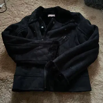 블랙 무스탕 코트 M 사이즈 라이더스