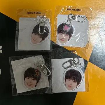 TREASURE 지훈 캡슐 토이 얼굴 아크릴 키링 희로애락