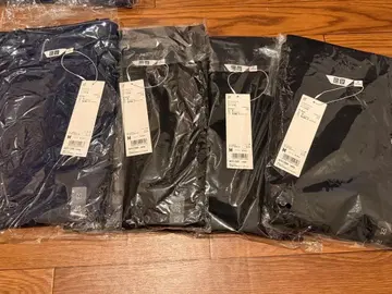 유니클로 M 사이즈 네이비 블랙 T셔츠 4장 세트