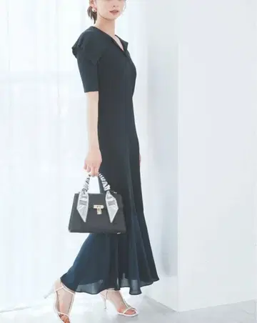 [스나이델] 빅 컬러 콤비 리브 니트 원피스