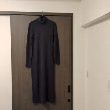 다크 그레이 터틀넥 니트 원피스 POLO