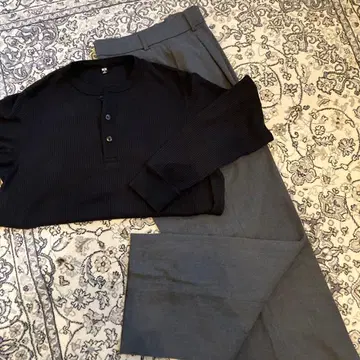 UNIQLO 상의 랙 2점