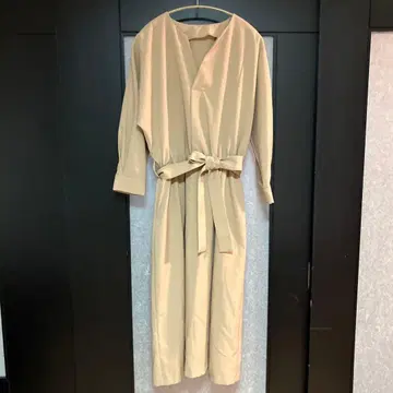 로페피크닉 베이지 허리 리본 포함 플레어 원피스