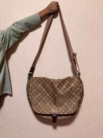 러셋 숄더백 베이지