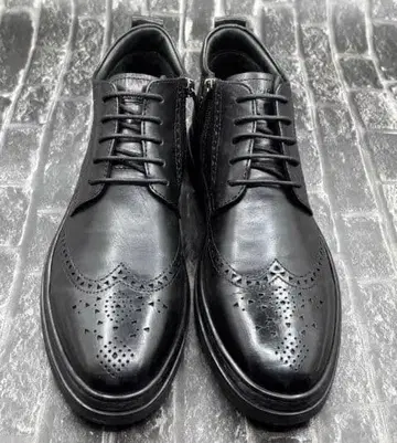 블랙 가죽 윙 팁 신발