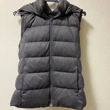 유니클로 후드 부착 다운 베스트 L 사이즈 다크 그레이