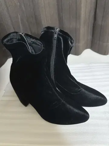벨벳 지퍼 부츠 블랙