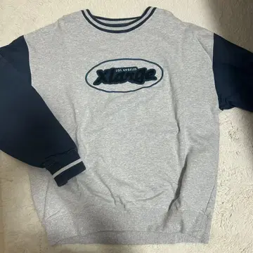 XLARGE 로고 자수 맨투맨