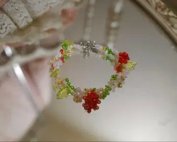 딸기와 꽃 팔찌