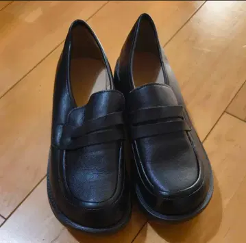 블랙 통굽 로퍼 합성 피혁