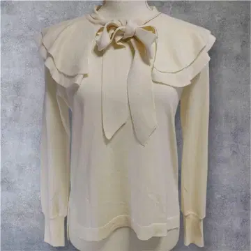 더마 컬렉션 더블 칼라 보타이 리본 니트 화이트