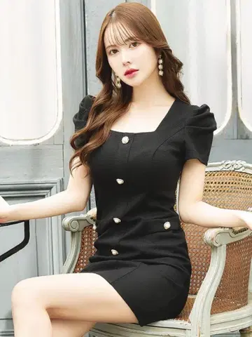 퍼프 슬리브 블랙 드레스 Jewels