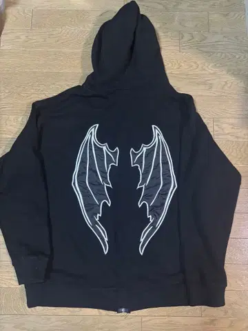 IKUMI 악마 후드티