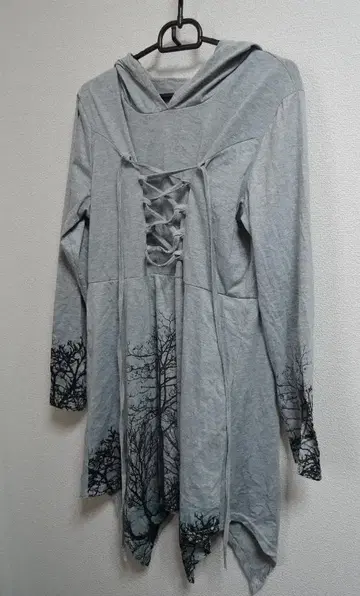 고딕풍 후드 부착 튜닉 레이스업 불규칙 밑단