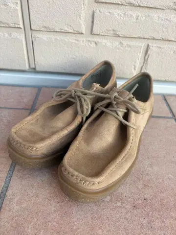 베이지 스웨이드 모카신 신발