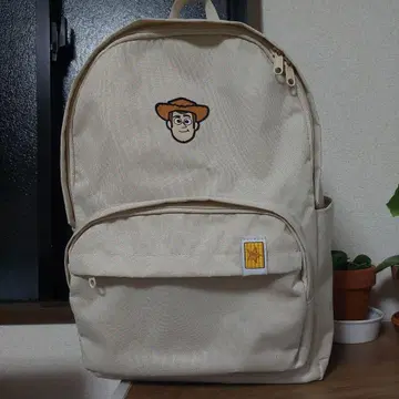 베이지 캐릭터 자수 백팩
