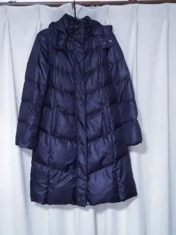 유니클로 프리미엄 다운 차분한 색감의 청보라색 후드 부착 S